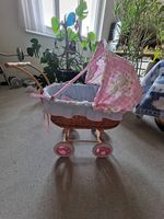 Geflochtener Puppenwagen