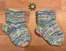Babysocken - 🌼🌷🌸 - handgestrickt - ab ca. 3 Monate - NEU