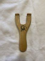 Lance pierre en bois motif, fait main, bon état