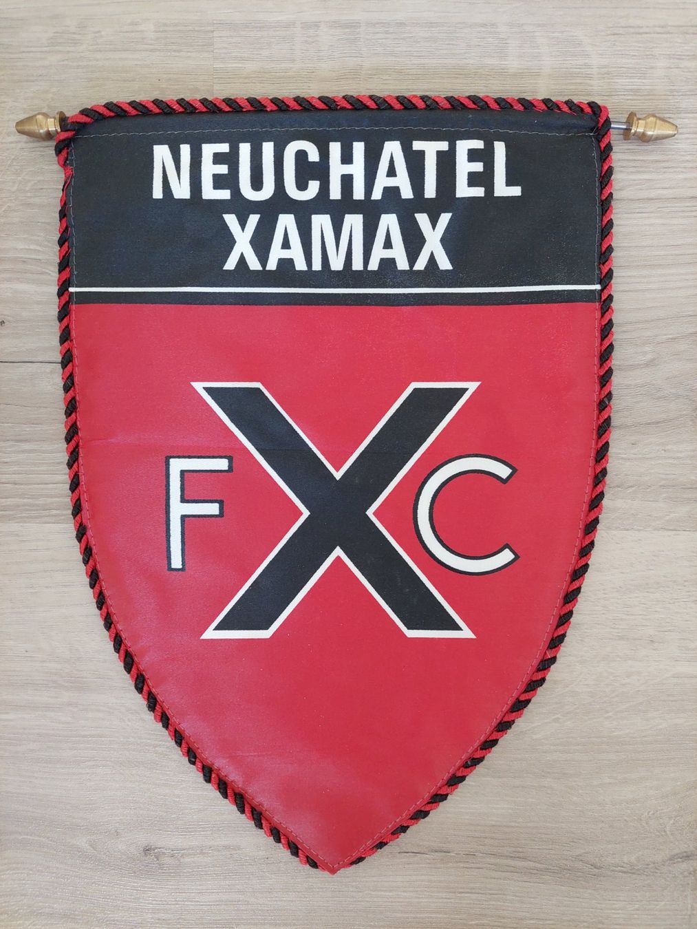 Xamax Bandiere: Alter Wimpel Neuchatel Xamax – Usato da Obfelden venduto da Foto_Bild_Kunst_Buch