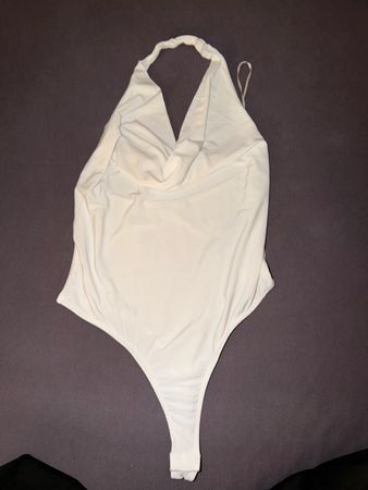 Bershka Body Weiss, Neckholder, Gr. M - Sommer Must-Have!