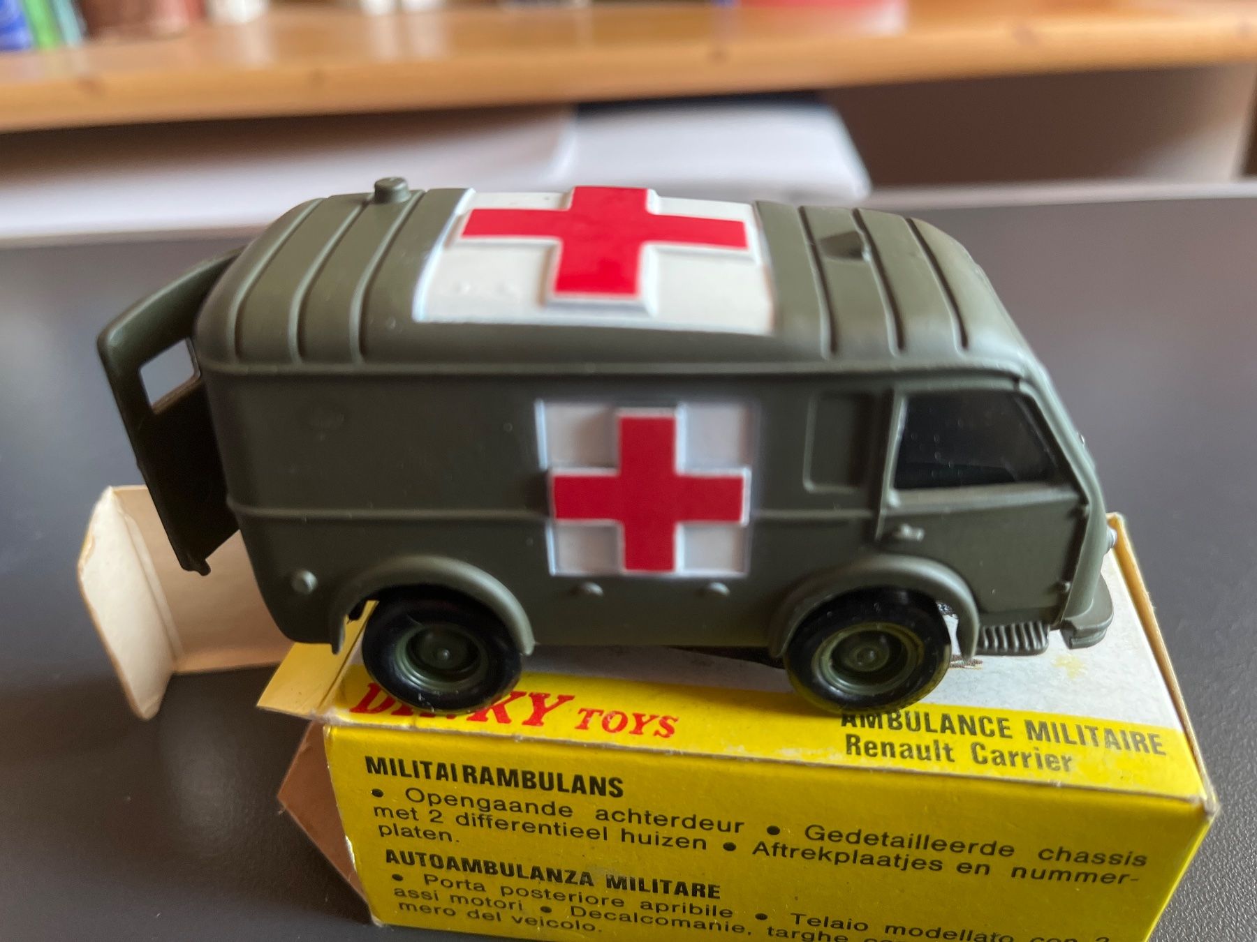 Dinky Toys Modellini d'auto: Dinky toys Ambulance militaire – Usato da Goumoens-la-ville venduto da sfornallaz 1