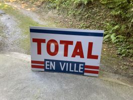Grosses TOTAL Emailschild top