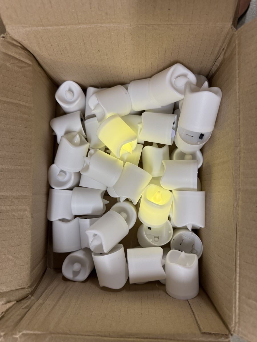 Candele: LED Teelichter weiss 40 Stk.  – Nuovo (secondo la descrizione) da Winterthur venduto da fij_f65r