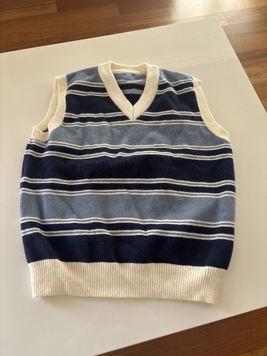 Maglioni & Felpe: Stylish Men's Striped Knit Vest size M – Usato da Chexbres venduto da doe_xns6