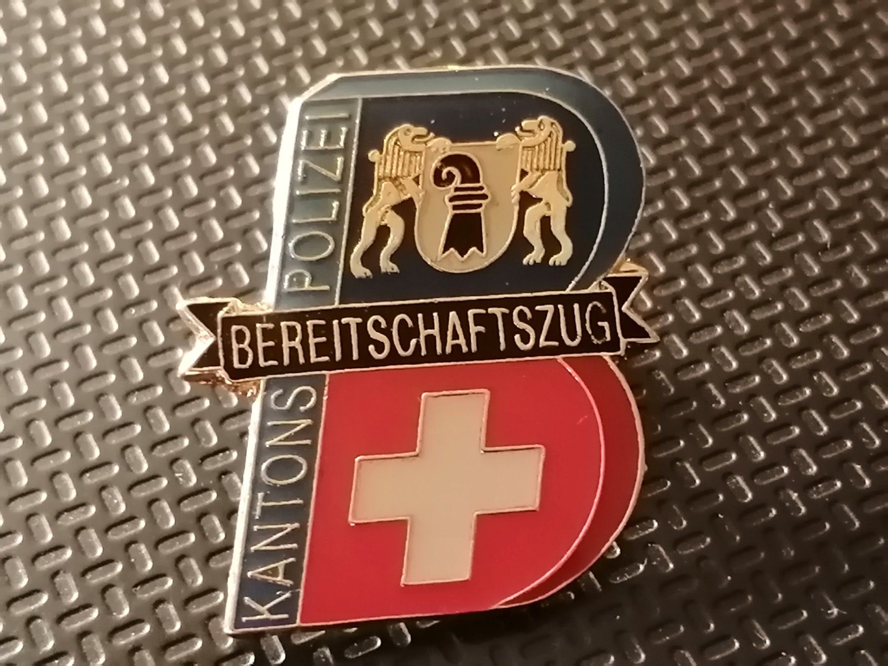 Placchette & Badge: Polizei Basel Bereitschaftszug Pin – Usato da Nunningen venduto da mochflo