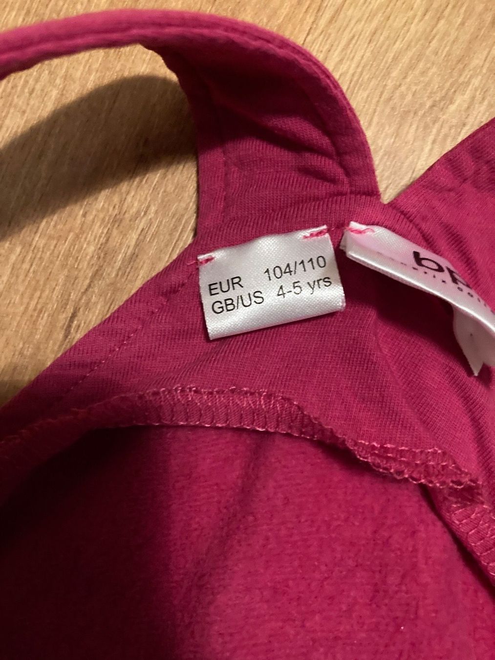 Pantaloni: Mädchen Latzhose Gr. 104/110 – Usato da Emmenbrücke venduto da JJ_89 2