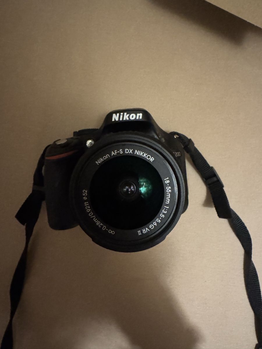 Nikon Fotocamera: Nikon D5200 Kit guter Zustand – Usato da Berneck venduto da sin_y2pb
