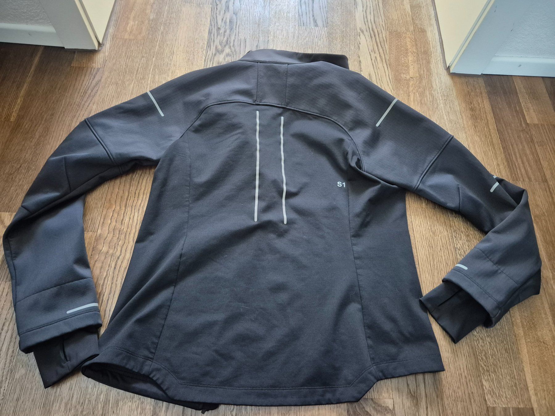 Asics Giacche: Asics black softshell size S – Usato da Zürich venduto da monadiederich 2