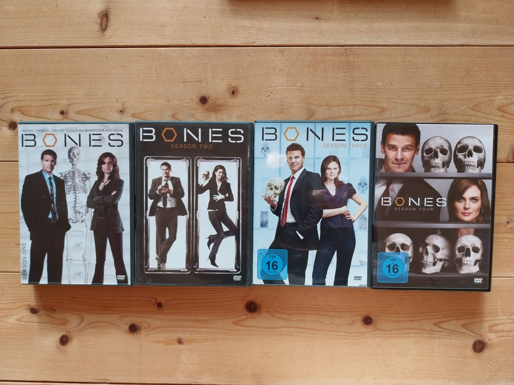 Tutti i DVDs: DVD Serie Bones Staffel 1-4 – Usato da Staufen venduto da Sunsetranch