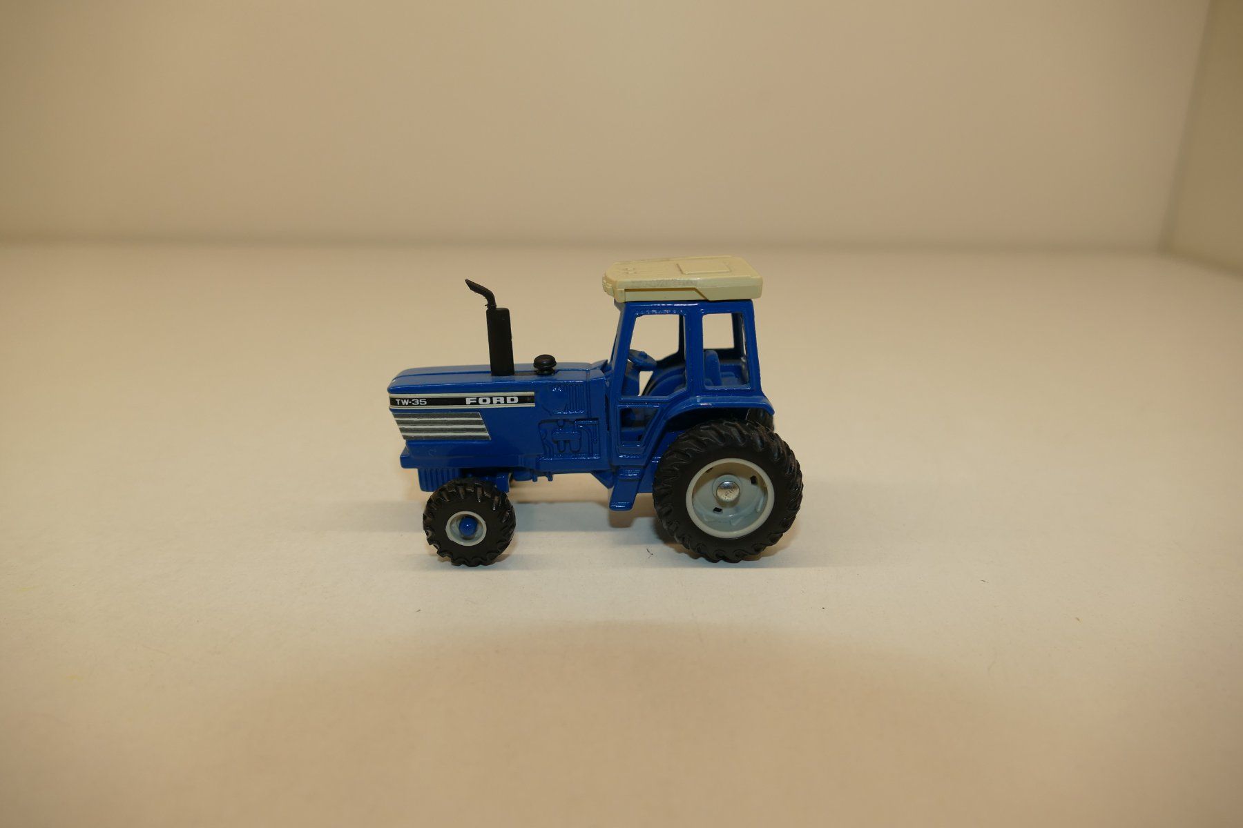 Ford Modellini d'auto: ERTL Metallmodel: Ford TW-35 Traktor – Nuovo (secondo la descrizione) da Niederhasli venduto da rail-duerst 1