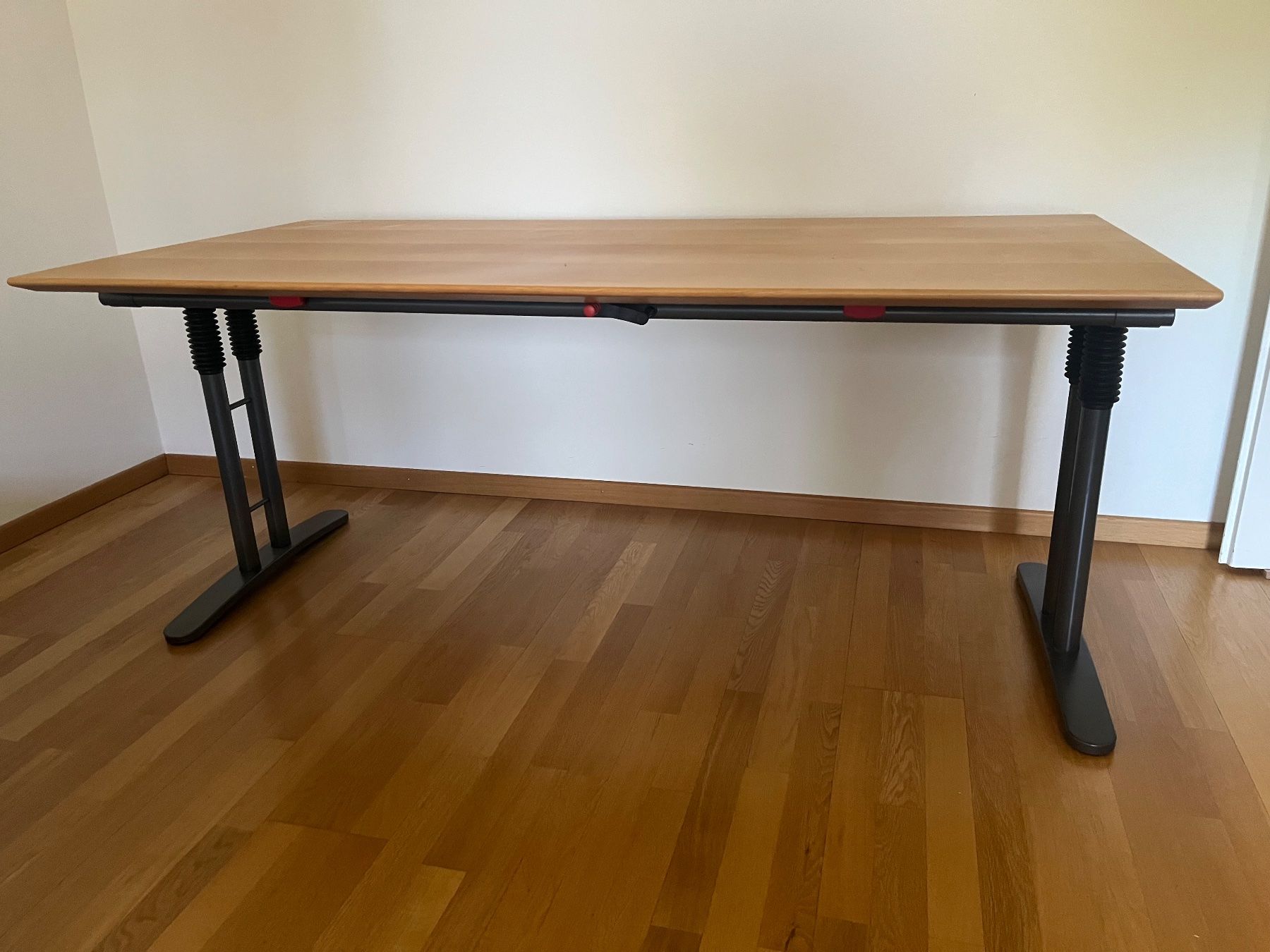 Scrivanie: Adjustable height desk – Usato da Zürich venduto da van_ll5k 1