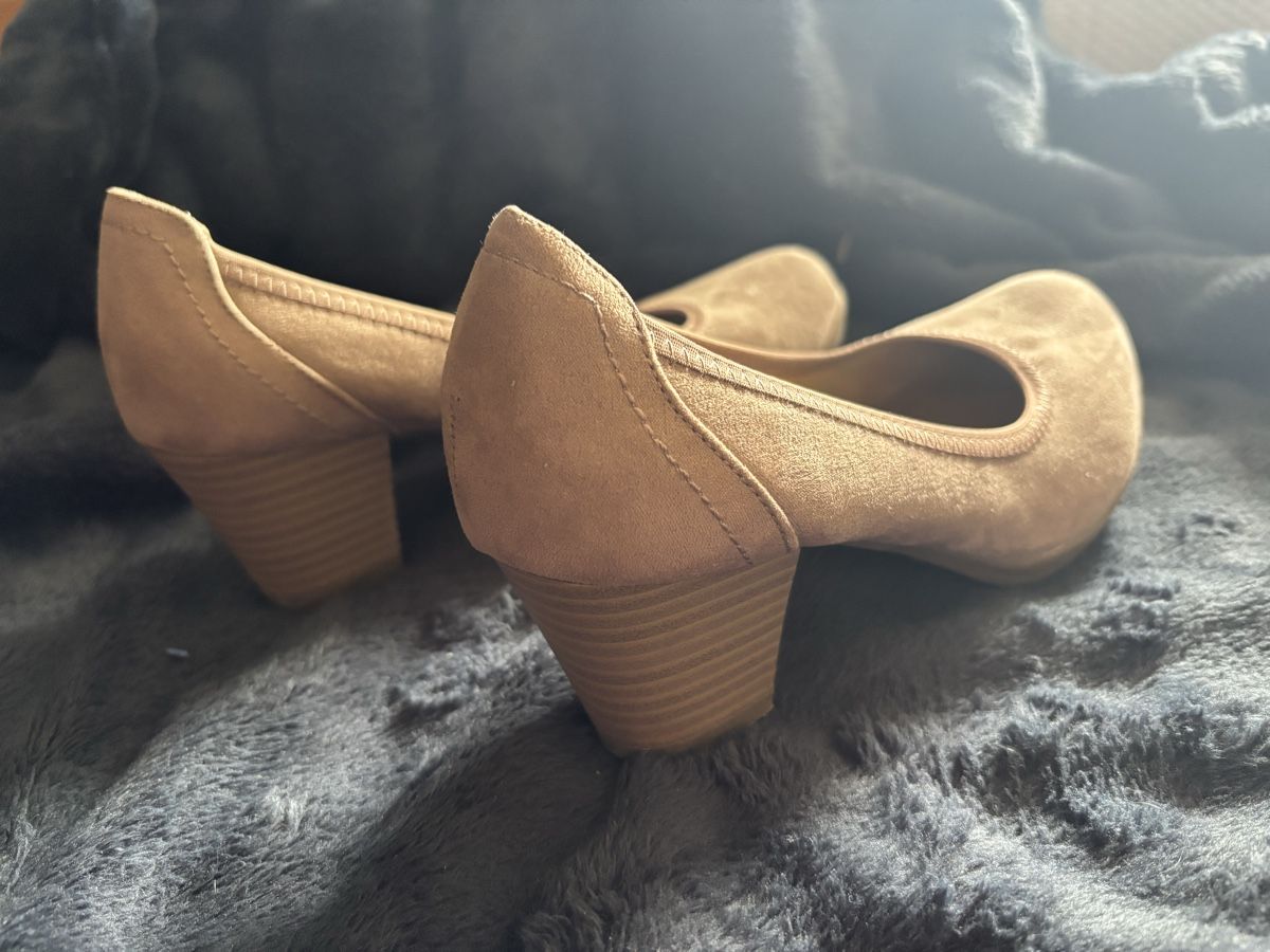Damenschuhe: Pumps beige Grösse 36 – Gebraucht aus Langwies von SandraW87 1
