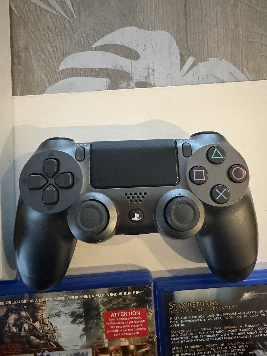 Sony Console: PlayStation 4 White + Manette + 17 Jeux – Usato da Genève venduto da sho_67qj 7