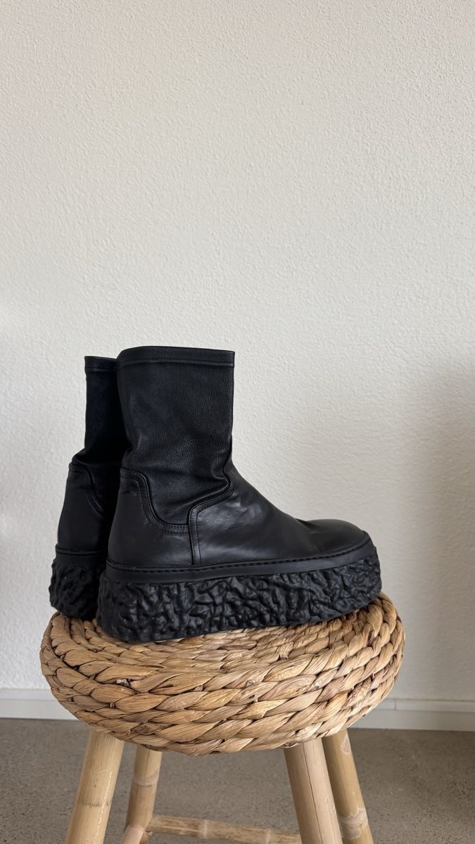 AGL Scarpe da donna: Schwarze AGL Stiefel mit Plateausohle – Nuovo (secondo la descrizione) da Schlieren venduto da Marjuk 1