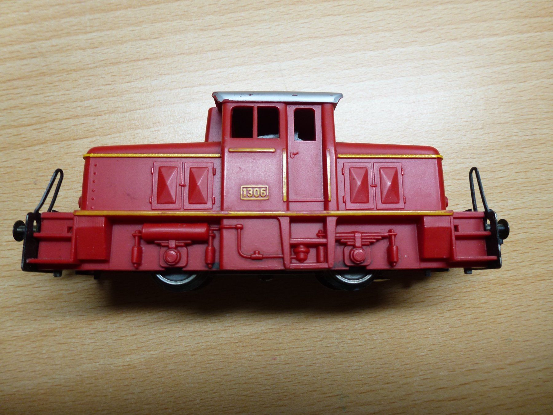 Fleischmann Modellini di ferrovie: Fleischmann H0 Loki 4200 – Difettoso da Hombrechtikon venduto da Se9 4