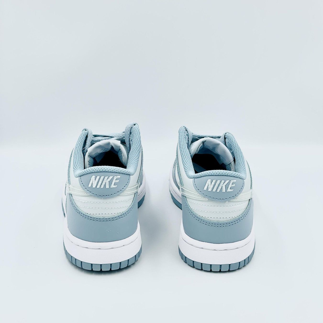 Nike Scarpe da donna: Nike Dunk Low Clear Blue Swoosh EU 38.5 – Nuovo e nell'imballaggio originale da Erlinsbach venduto da sasneakers 4