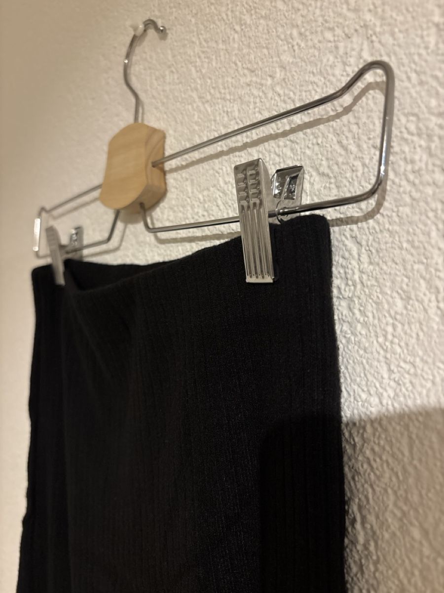 Zara Gonne: Jupe midi noire, coupe droite taille S – Usato da Prilly venduto da hei_5q56 2