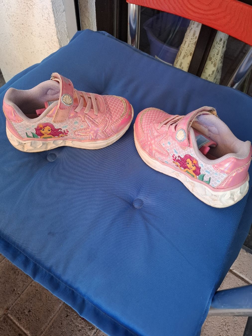 Scarpe per ragazze: Mädchen Turnschuhe Gr 28 – Usato da Hätzingen venduto da Snoopi84 1