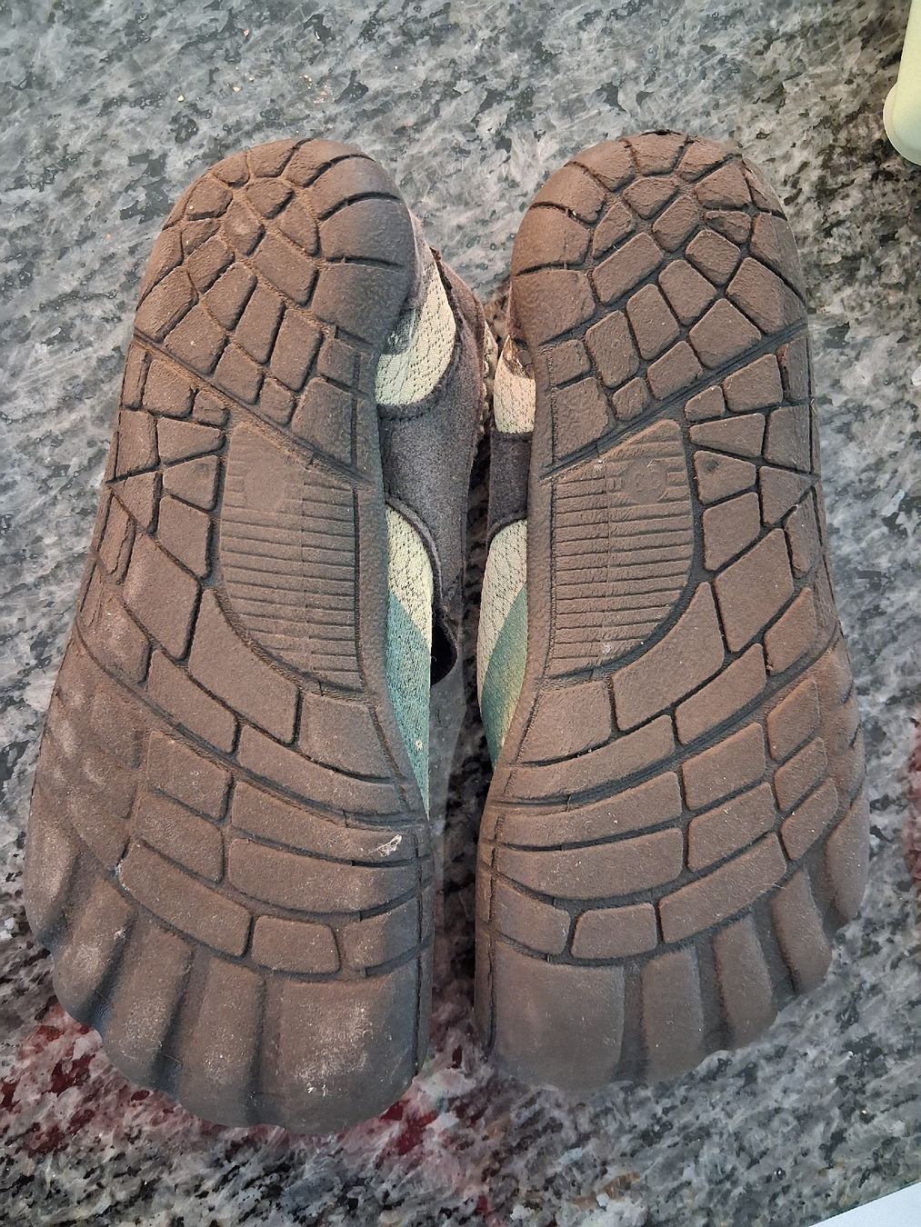 Chaussures garçon: Badeschuhe Grösse 33 – D'occasion à Weiach par Musikmaengu 2