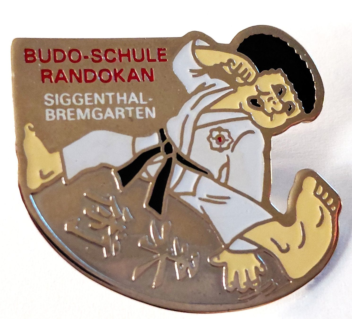 Plaketten & Abzeichen: PIN Budo-Schule Randokan – Gebraucht aus Luzern von qualifair