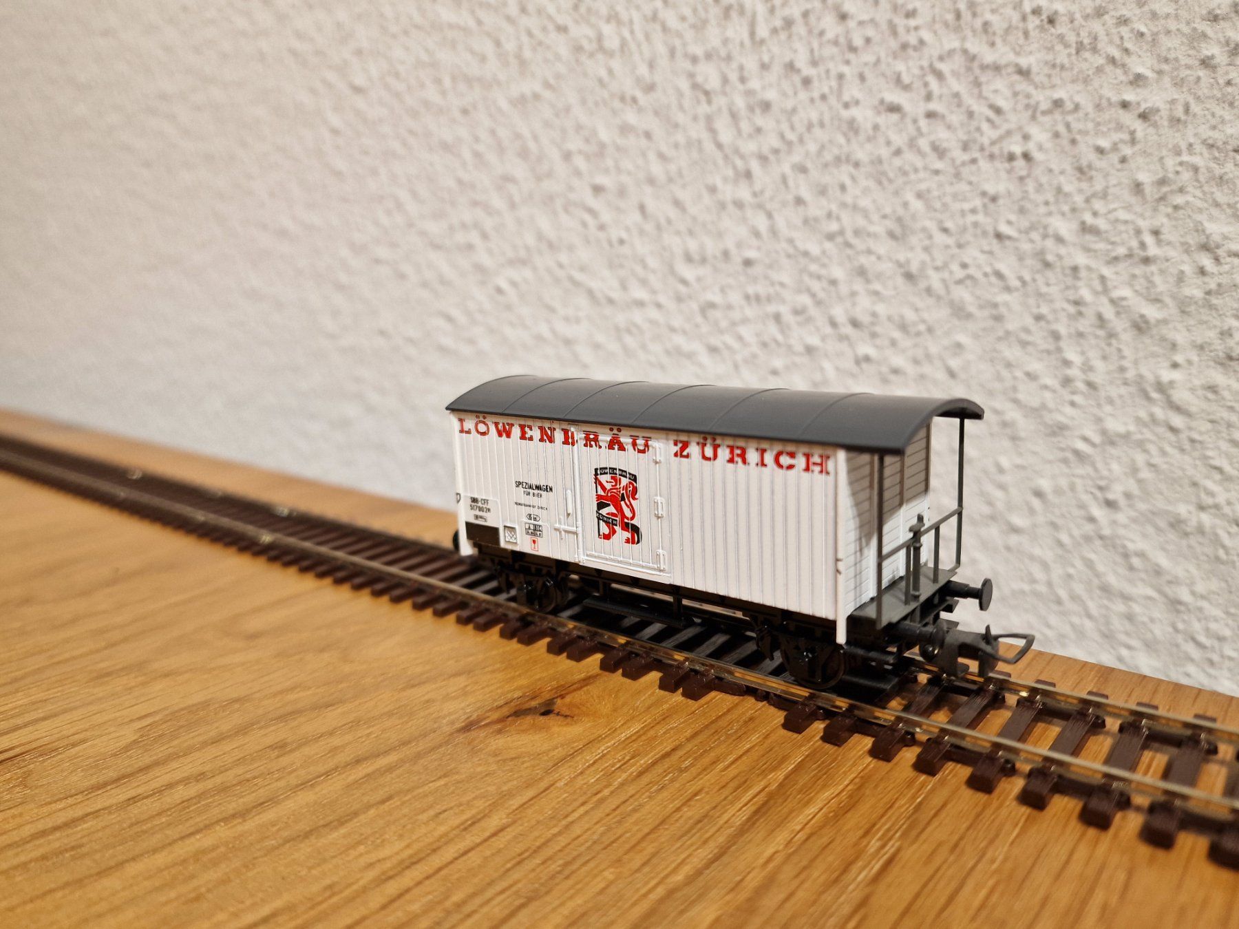 Liliput Modellini di ferrovie: SBB Bierwagen Löwenbräu H0 – Usato da Matten b. Interlaken venduto da lor_hr9w 2