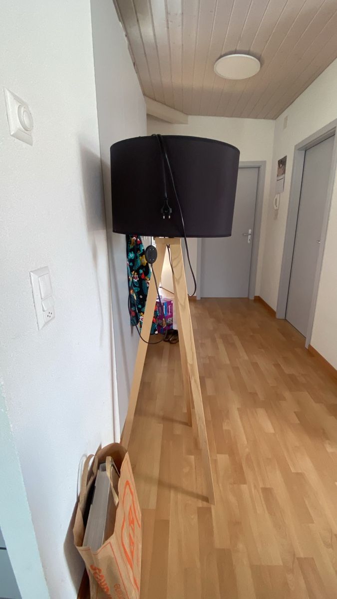 Lampade: Lampe à pieds Tripod – Usato da Colombier NE venduto da NicatiG