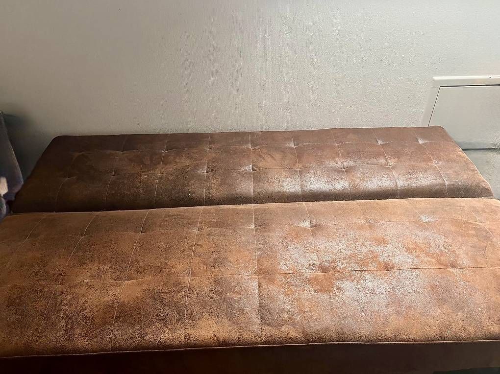 Maisons du monde Divani: Vends canapé convertible- simili cuir vieilli – Usato da Lavigny venduto da fdo01 1