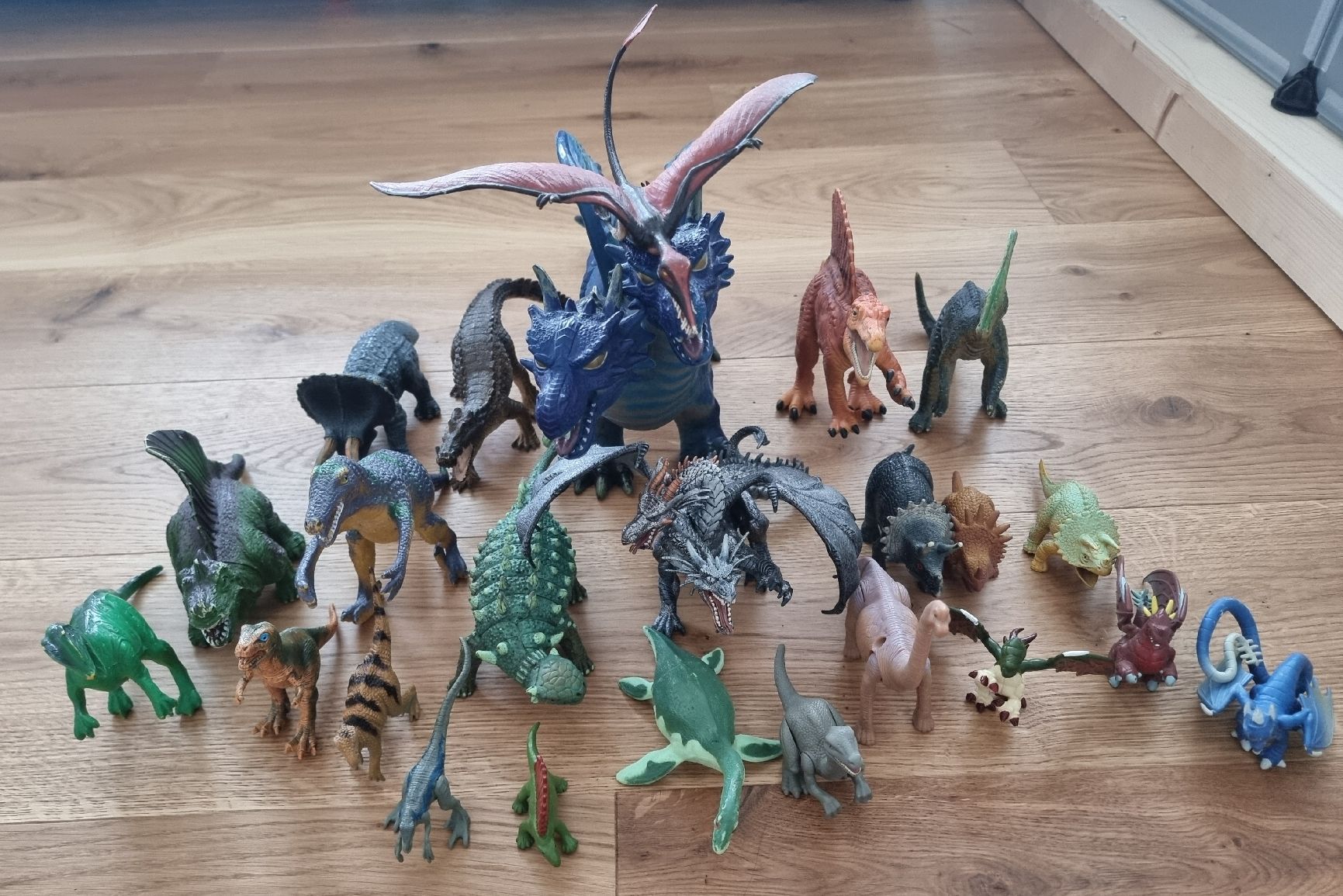Statuette: 24-teiliges Dinosaurier Set – Usato da Lengnau AG venduto da Mefari