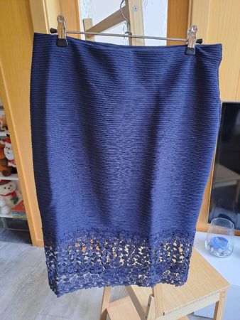 Rock dunkelblau Grösse 42 mit Spitze