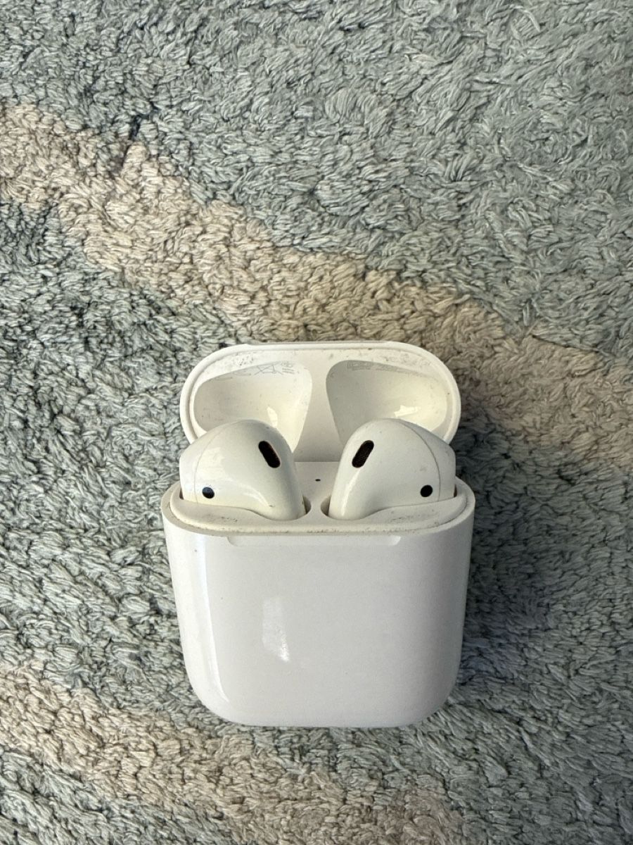 Apple Cuffie: AirPods 2G – Usato da Genève venduto da ono_f8gl