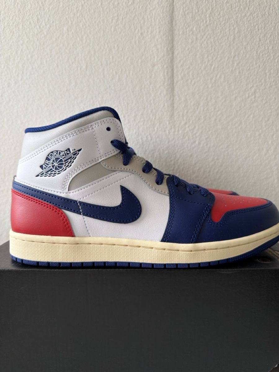 Jordan Chaussures hommes: Jordan 1 Mid baskets EUR 42 – Neuf avec emballage d'origine à Troinex par cashgva