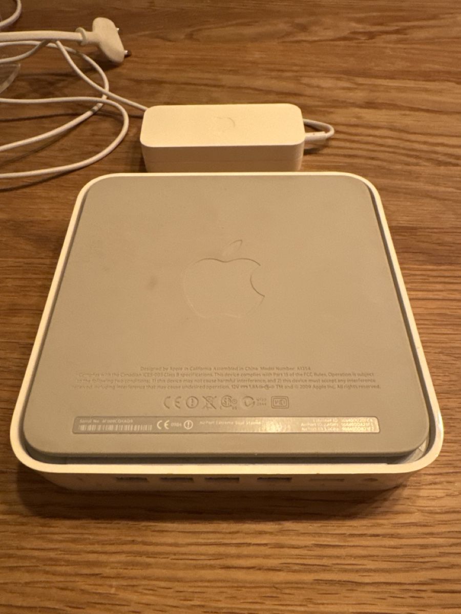 Apple Modem & Router: Apple Airport Extreme WLAN Basisstation – Usato da Lyss venduto da aschempp 1