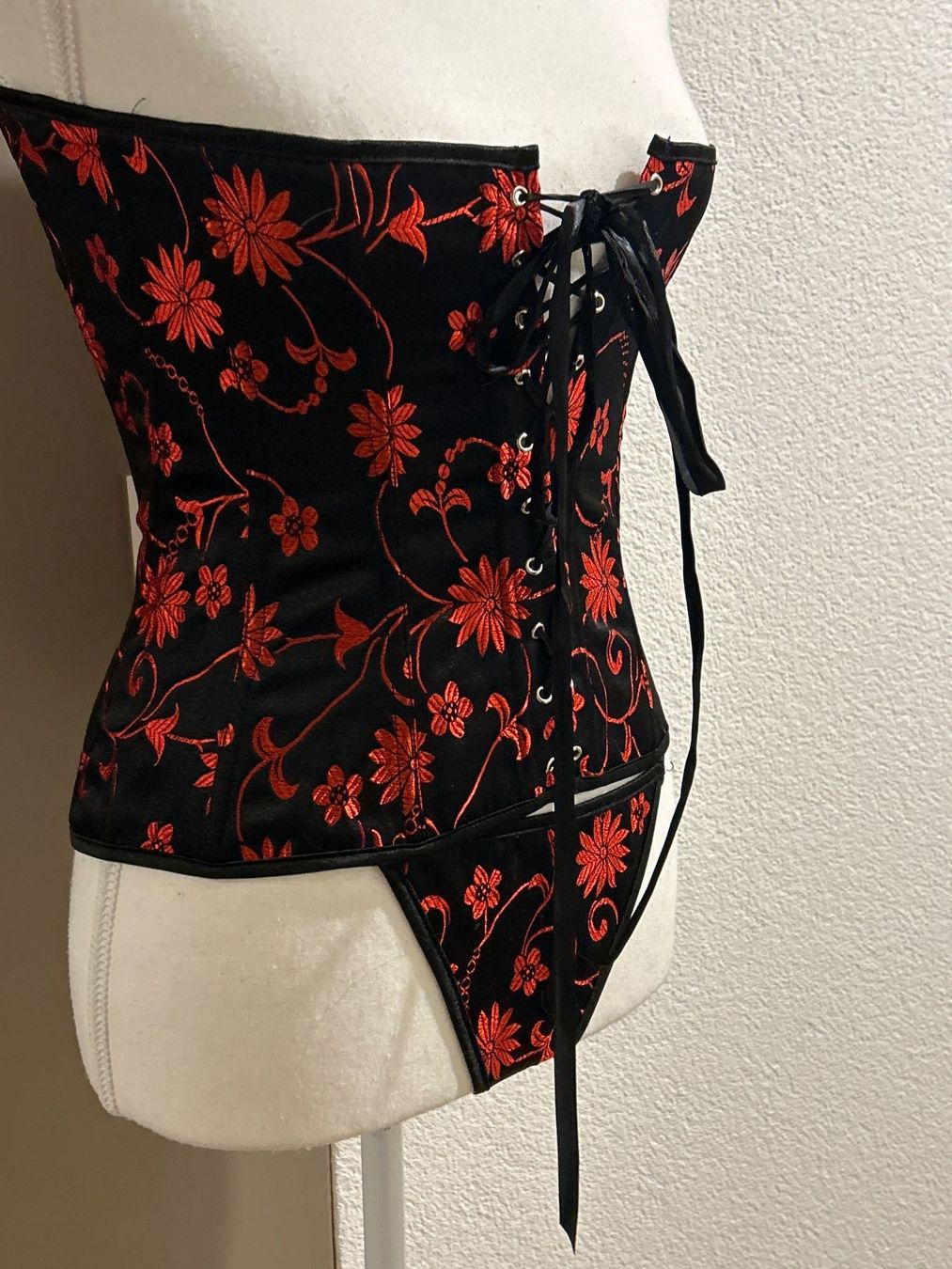 Altra biancheria intima: Dessous Set schwarz mit rotem Muster – Usato da Brunnen venduto da Nala2929 2