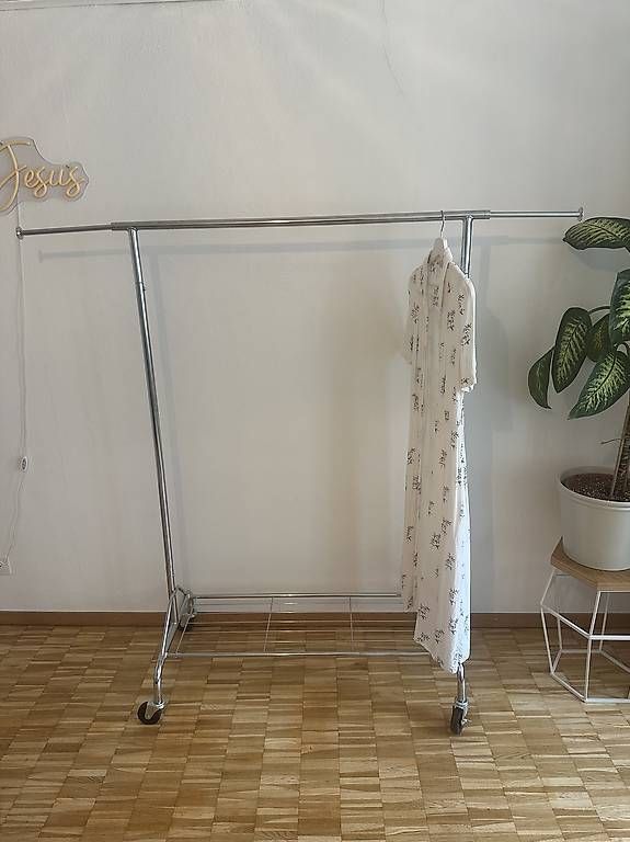Guardaroba: Kleidertange Silber Stabil bis 70 kg – Usato da Flüh venduto da sar_6c26 2