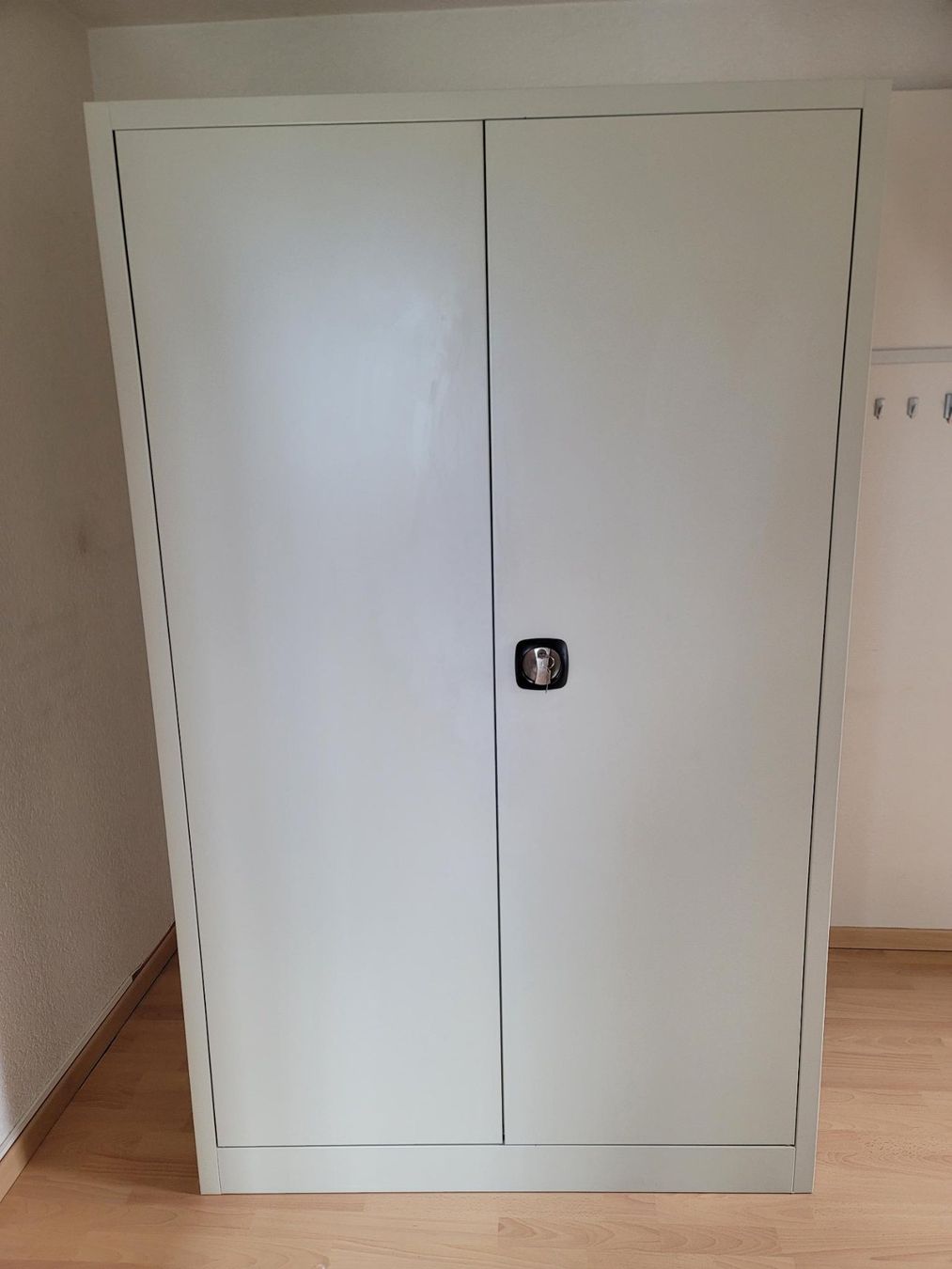 Armadi: Flügeltür schrank – Usato da Muhen venduto da escape123