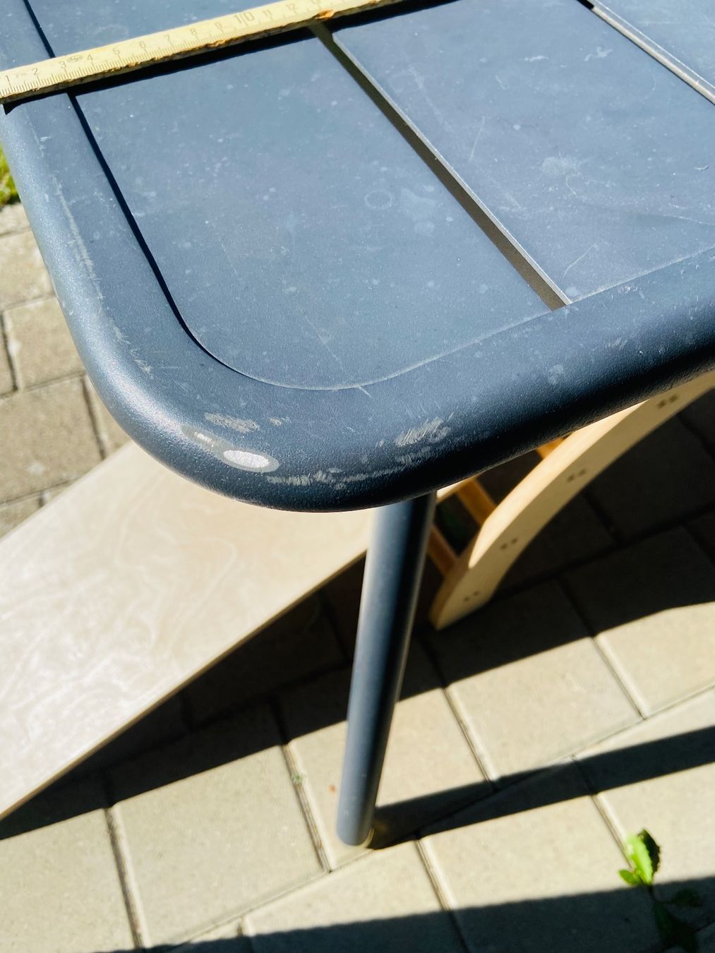 Fermob Tables: Gartentisch und 4 Stühlen, Fermob – D'occasion à Feuerthalen par cor_l7lj 5