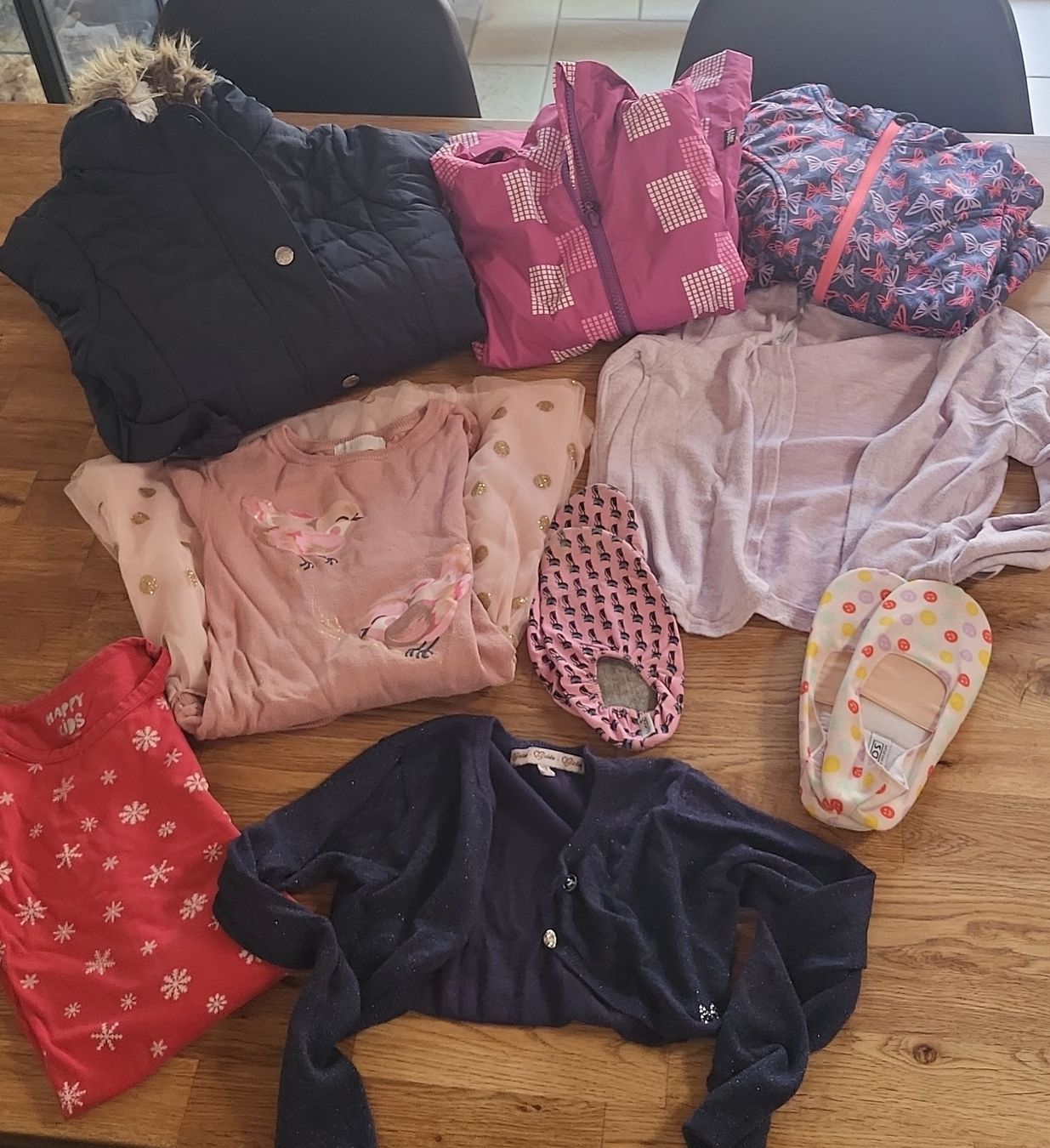 Lotti & Set di vestiti: Mädchen Kleiderpaket 9 Teile Grösse ca. 110/116 – Usato da Arth venduto da BaMiLiScH