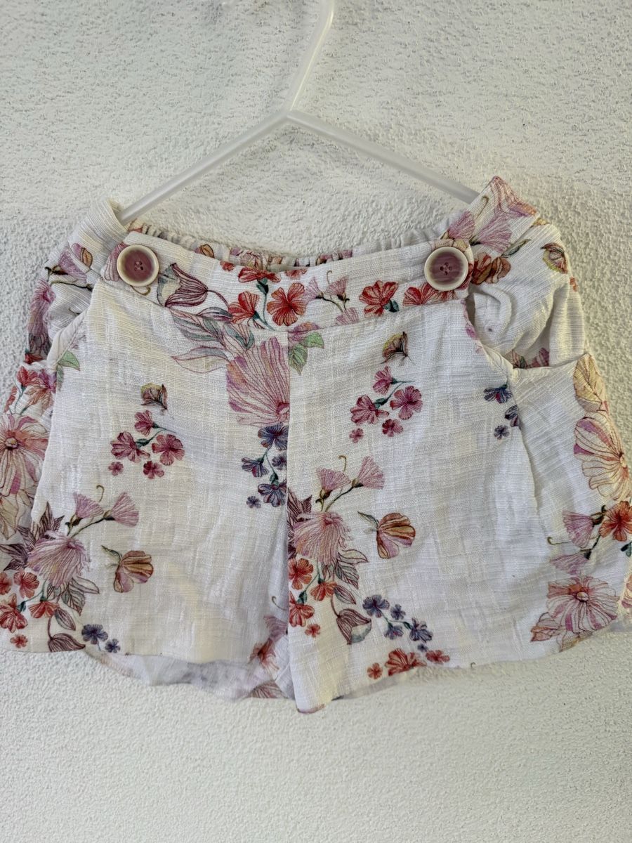 Zara Pantaloni: Zara Shorts mit Blumenmuster, Grösse 122 – Nuovo (secondo la descrizione) da Freidorf TG venduto da nad_fxh7
