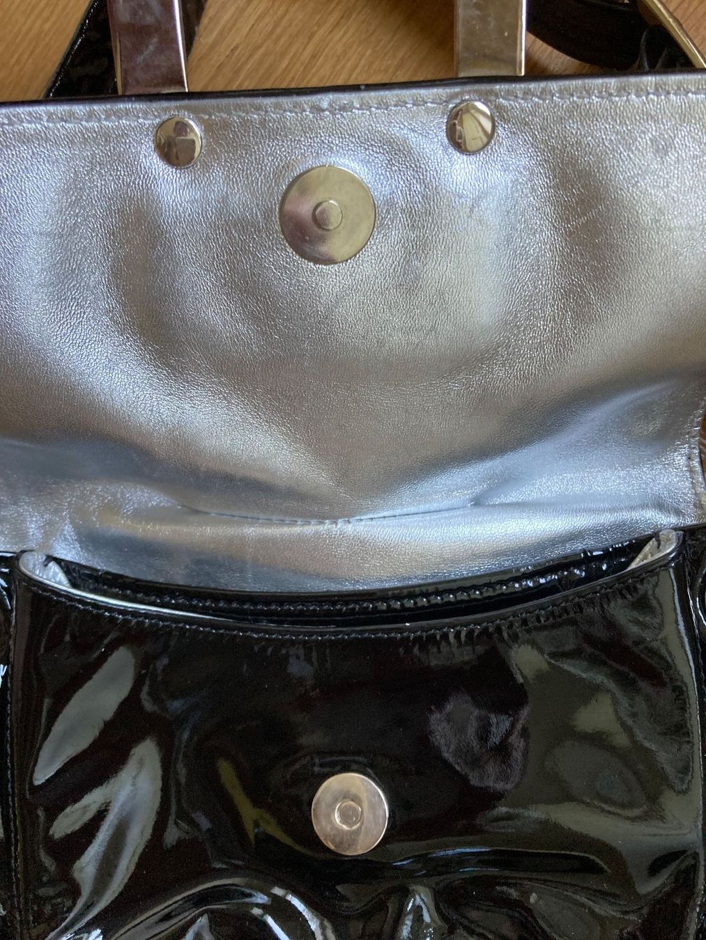 Borse da donna: ROGER VIVIER BLACK SMALL PATENT LEATHER SHOULDER BAG – Nuovo (secondo la descrizione) da Zürich venduto da elegantissima 6