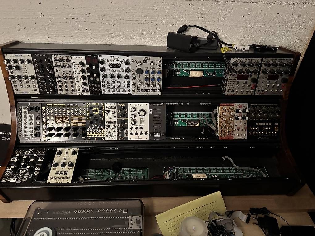 Altri accessori: SAM Modular Eurorack Case 3x 168HP – Usato da Zürich venduto da Flvr 1