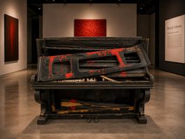 Bernard Aubertin – Piano brûlé – 2010. Originalwerk