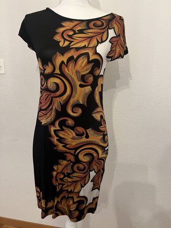 Elegantes Herbstkleid mit Blattmuster, Grösse 38, Top!