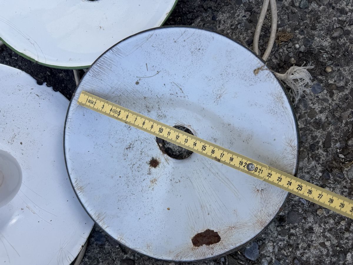 Paralumi: Vintage Emaille Lampenschirm – Usato da Plasselb venduto da SeislerBrocki 2