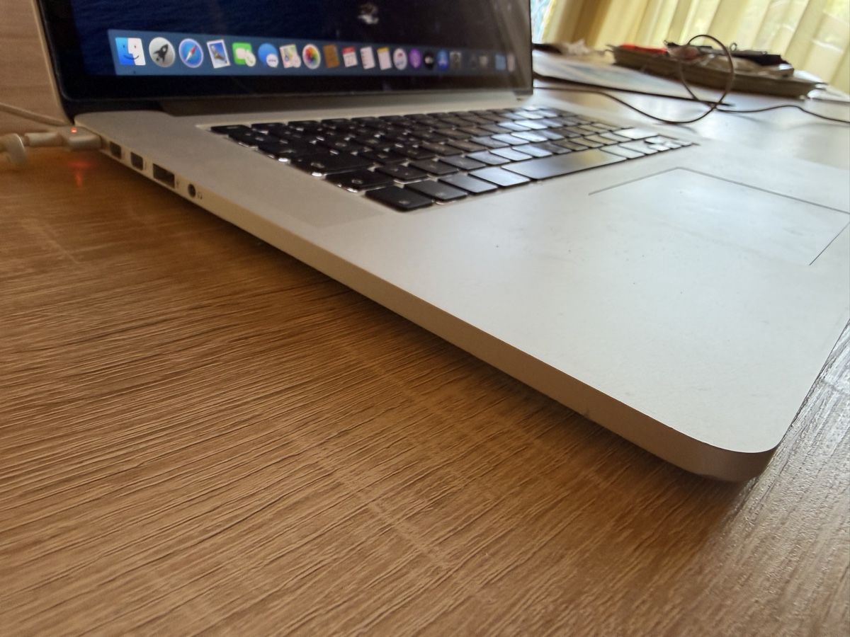 Apple Portables: MacBook pro 15 inch – D'occasion à Dulliken par Erfolgreich05 5
