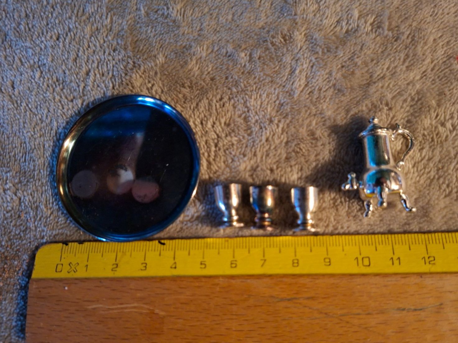 Case e mobili per bambole: Miniatur Samowar, 3 Bechern +Tablett versilbert, Puppenhaus – Usato da Otelfingen venduto da silver-moon 1