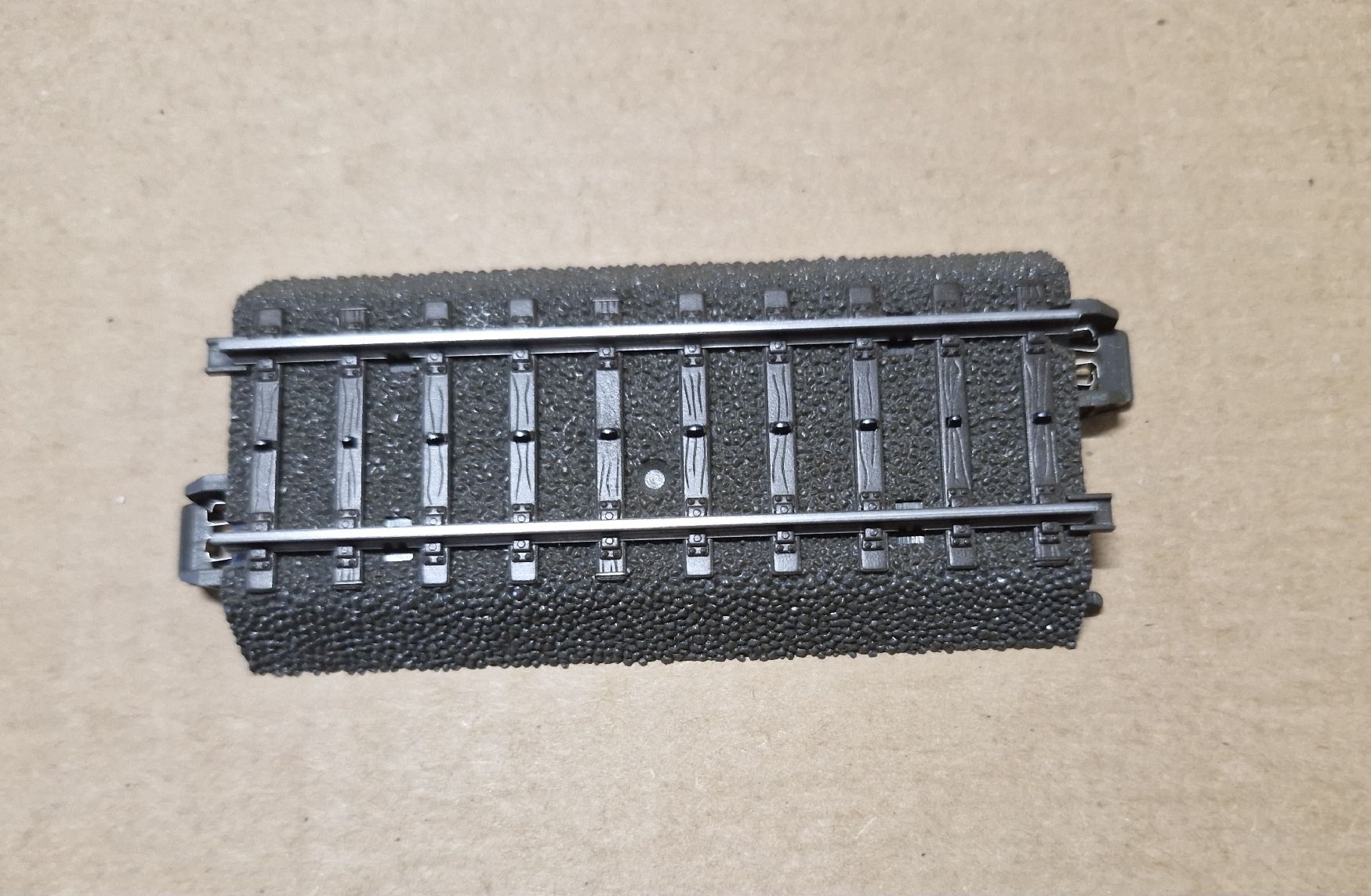 Märklin Modellini di ferrovie: Märklin C-Gleis gerade 24077 – Usato da Bassersdorf venduto da brunneremil