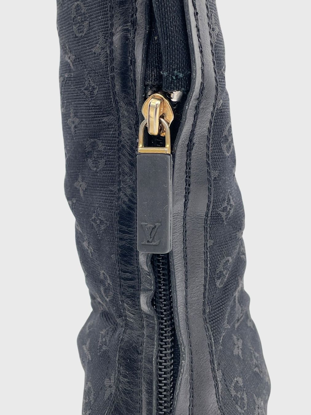 Louis Vuitton Chaussures femmes: Louis Vuitton Monogram Mini Lin Stiefel EU 36.5 Schwarz – D'occasion à Zürich par shoe_shop 6