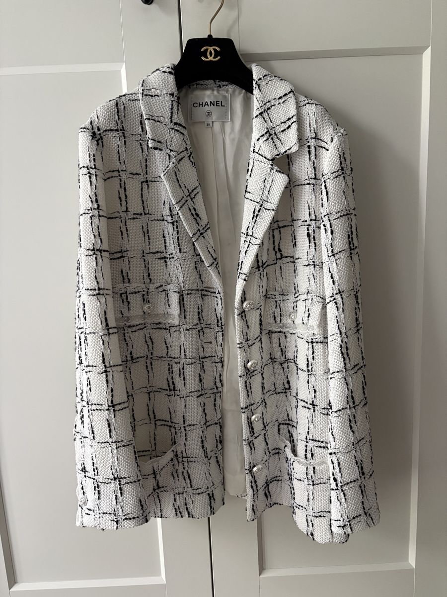 Chanel Giacche: Chanel Tweed Jacket White Black – Usato da Nyon venduto da Avido_Dollars 1