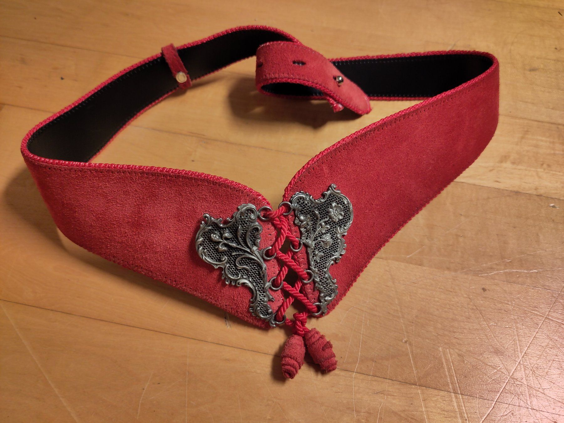 Cinture: Gürtel für Taille Leder rot – Usato da Meilen venduto da Glaussonauten